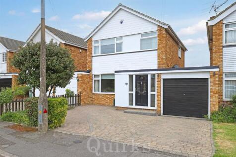 3 bedroom link detached house for sale