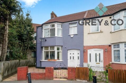 3 bedroom end of terrace house for sale