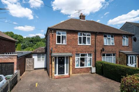 Summer Street, Slip End, LU1 3 bed semi
