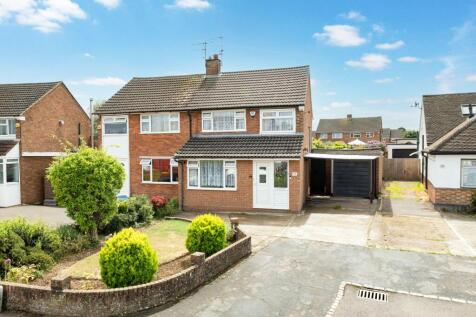 The Crescent, Caddington, LU1 3 bed semi