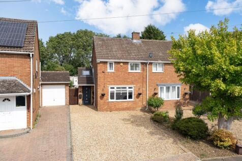 Fairgreen Road, Caddington, LU1 3 bed semi