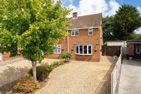 Fairgreen Road, Caddington, LU1 2 bed semi