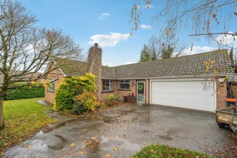 Valley Close, Studham, Bedfordshire 3 bed detached bungalow for sale