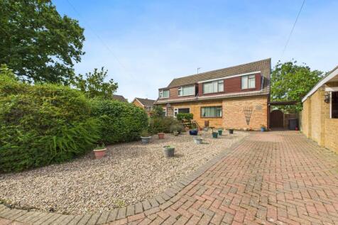 3 bedroom semi-detached house for sale