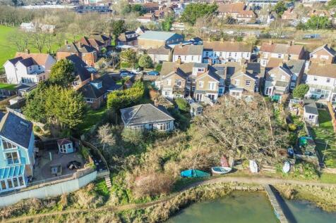 DEANES PARK ROAD, FAREHAM. AUCTION... 2 bed detached bungalow for sale