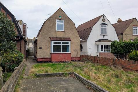 FAREHAM ROAD, GOSPORT. AUCTION GUIDE... 3 bed detached house for sale