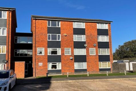 HOMER CLOSE, ROWNER, GOSPORT. AUCTION... 3 bed maisonette for sale