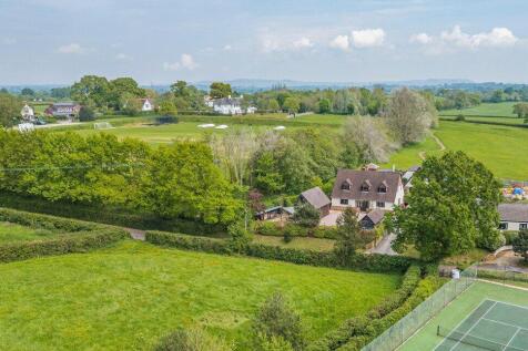 6 bedroom detached house for sale
