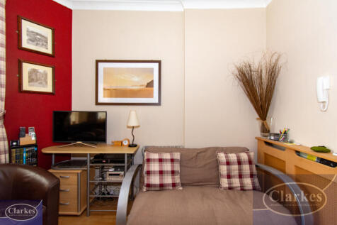 Studio flat for sale