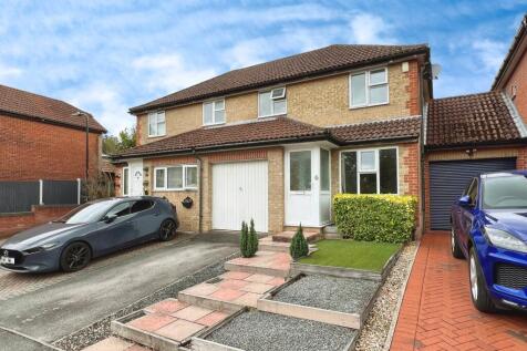 3 bedroom semi-detached house for sale