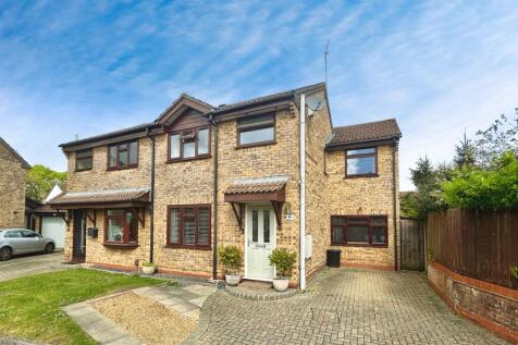 3 bedroom semi-detached house for sale