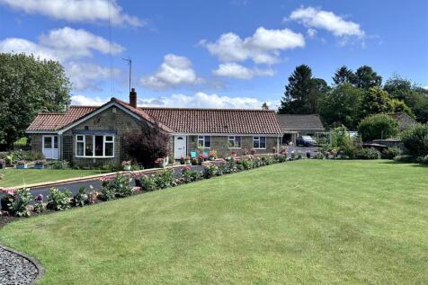Low Hutton, Huttons Ambo YO60 4 bed bungalow for sale