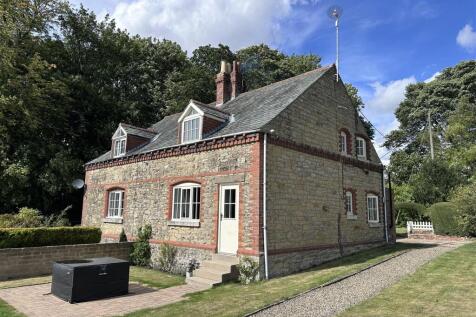 Easthorpe YO17 3 bed cottage for sale