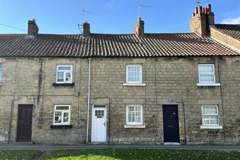 Westgate, Pickering YO18 2 bed terraced house for sale