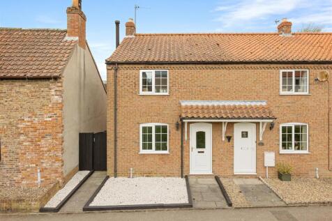 High Street, Malton YO17 2 bed end of terrace house for sale