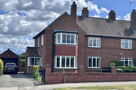 3 bedroom semi-detached house for sale