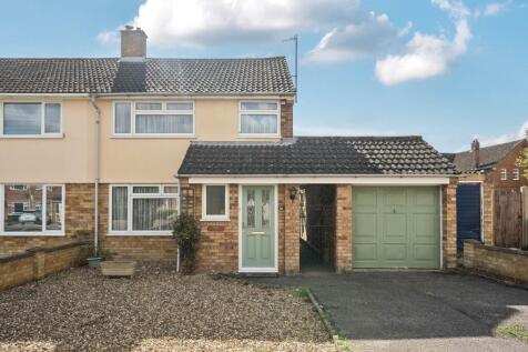 3 bedroom semi-detached house for sale