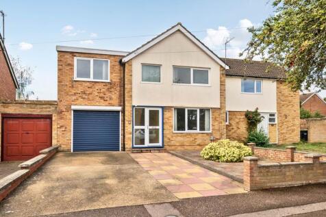 3 bedroom semi-detached house for sale
