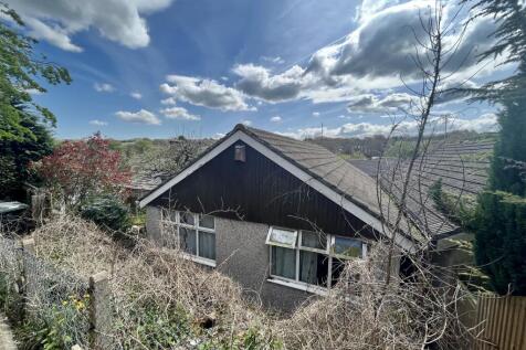 Wakefield Road, Huddersfield HD8 2 bed detached bungalow for sale