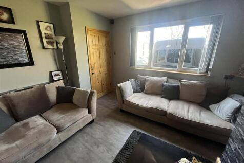 Bradley Boulevard, Huddersfield HD2 2 bed semi