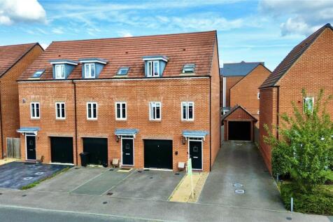 Bremner Way, Wokingham, Berkshire, RG40 3 bed end of terrace house for sale