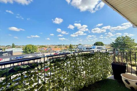 35 Shirley Road, Leigh on Sea SS9 2 bed apartment for sale