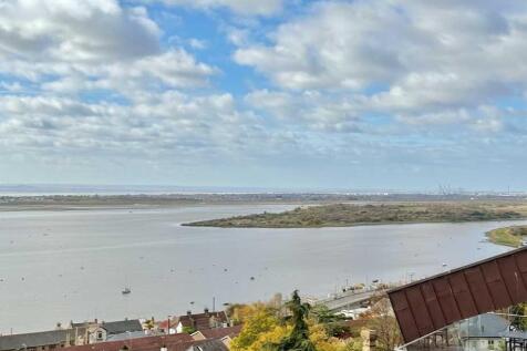 Broadway West, Leigh on Sea SS9 Studio for sale