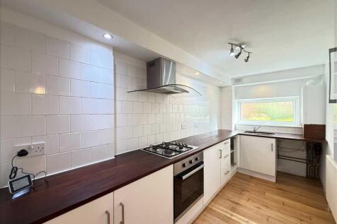 Elm Road, Leigh on Sea SS9 2 bed apartment for sale