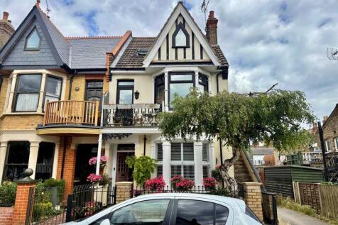 Leigh on Sea SS9 2 bed maisonette for sale