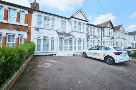 Goodmayes Lane,  Ilford, IG3 3 bed terraced house for sale