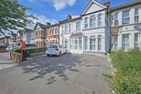 Goodmayes Lane,  Ilford, IG3 3 bed terraced house for sale