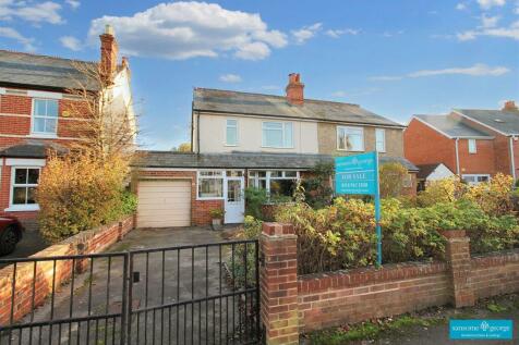 3 bedroom semi-detached house for sale