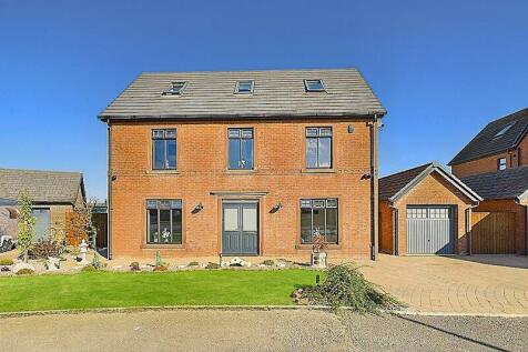 6 bedroom detached house for sale