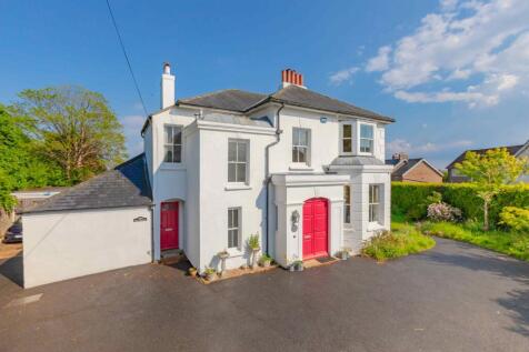 6 bedroom detached house for sale