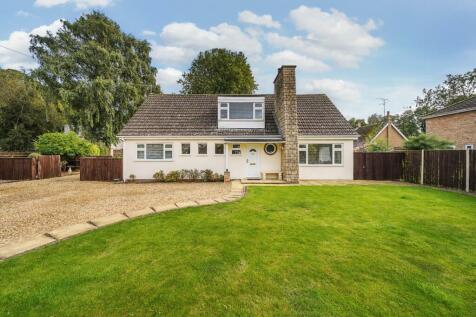 4 bedroom detached bungalow for sale