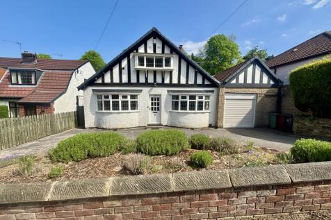 Moorgate Crescent, Dronfield... 3 bed detached house for sale