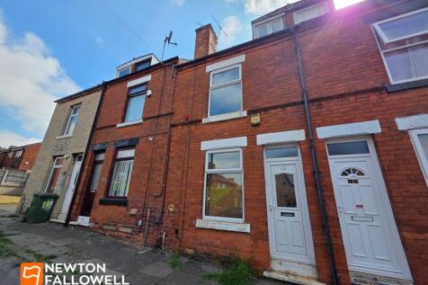 Mount Milner, Mansfield, NG18 2 bed terraced house for sale