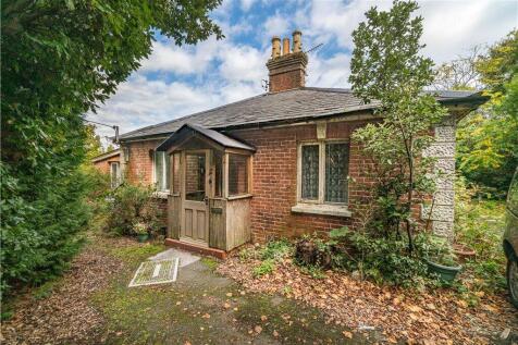 Worsley Road, Cowes, Isle of Wight 2 bed bungalow for sale