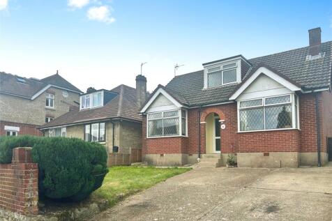 Newport Road, Cowes, Isle of Wight 4 bed detached house for sale