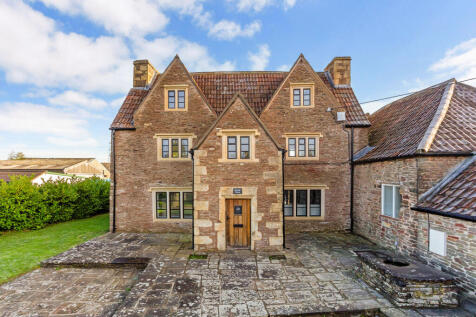 4 bedroom link detached house for sale