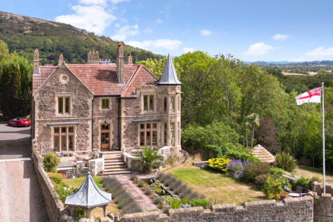 6 bedroom detached house for sale