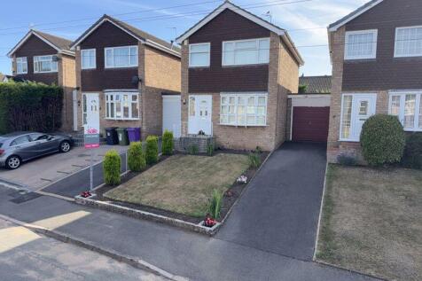 3 bedroom link detached house for sale