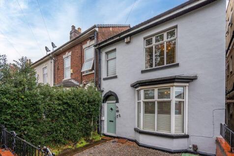 4 bedroom end of terrace house for sale