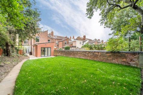 4 bedroom end of terrace house for sale