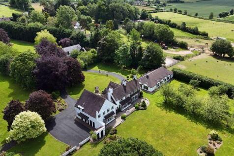 6 bedroom detached house for sale