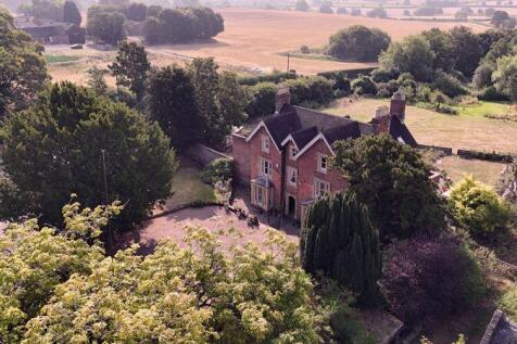 6 bedroom detached house for sale