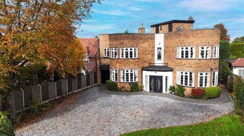 5 bedroom detached house for sale