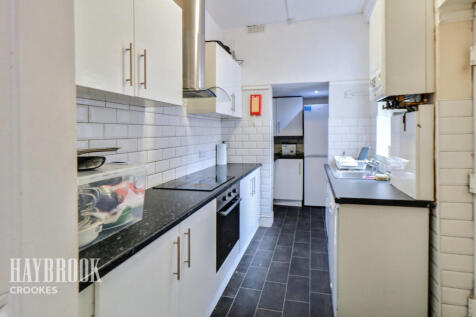 6 bedroom semi-detached house for sale