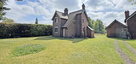 2 bedroom detached house for sale