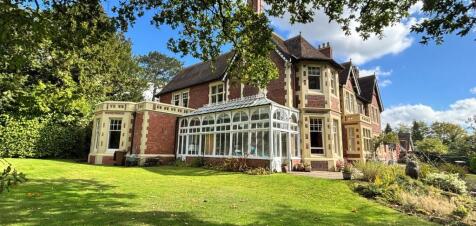 8 bedroom detached house for sale